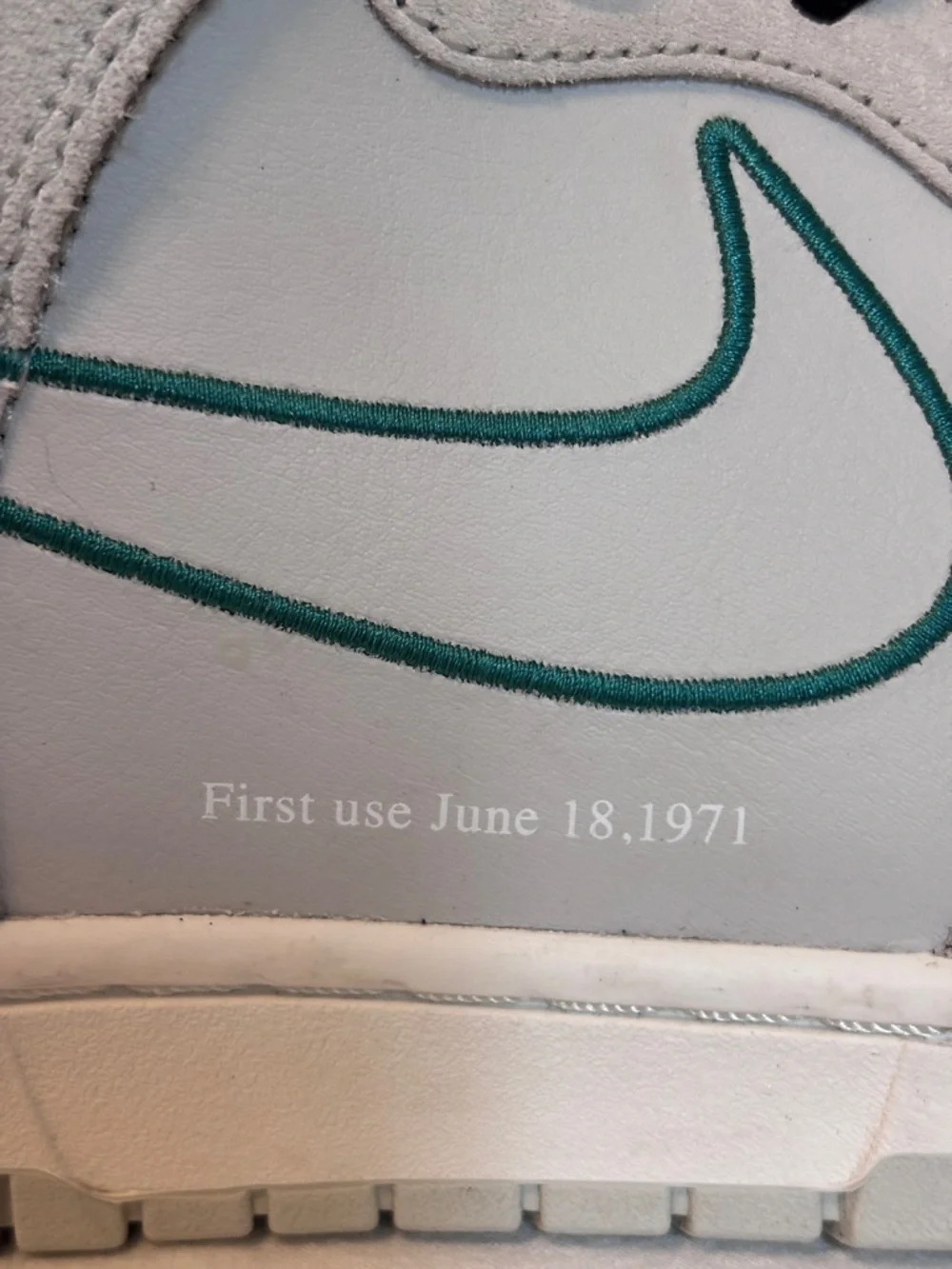 Nike Dunk High SE First Use - Light Bone Green Noise 2021 Size 9.5 M